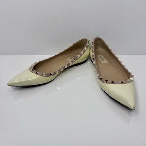 Valentino Garavani ‘Rockstud’ Ballet Flats in Ivory